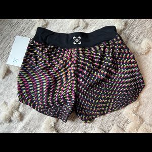 Lululemon Find Your Pace Sea Wheeze 3” HR shorts Size 6 NWT